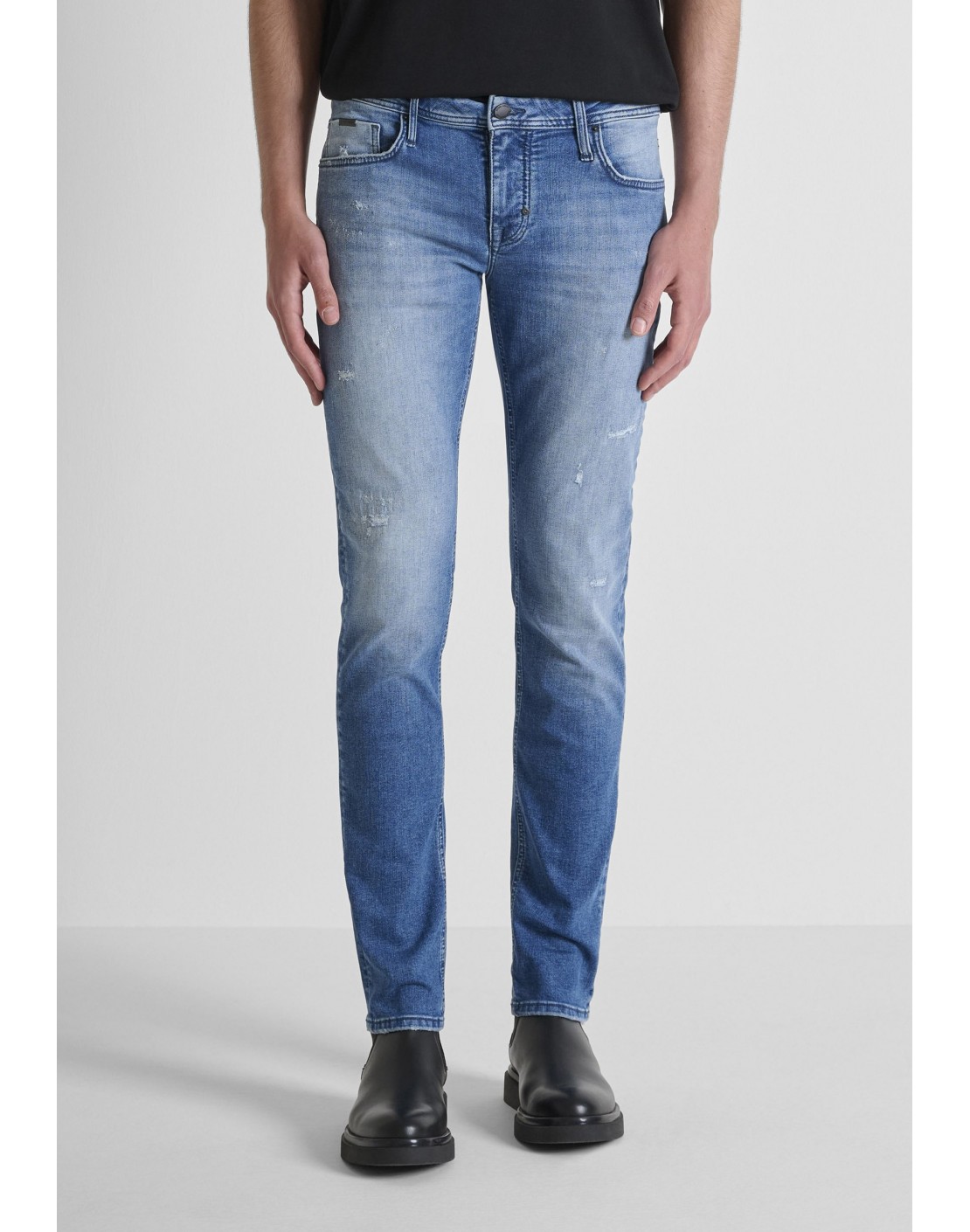 Antony Morato Pantalón Vaquero Tapered Fit «OZZY» en denim desgastado