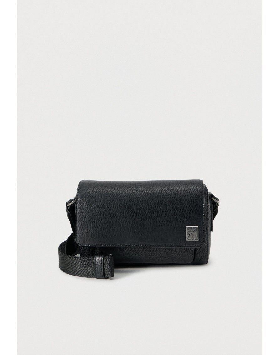 Calvin Klein Bolso Emblem HW Small Flap Messenger