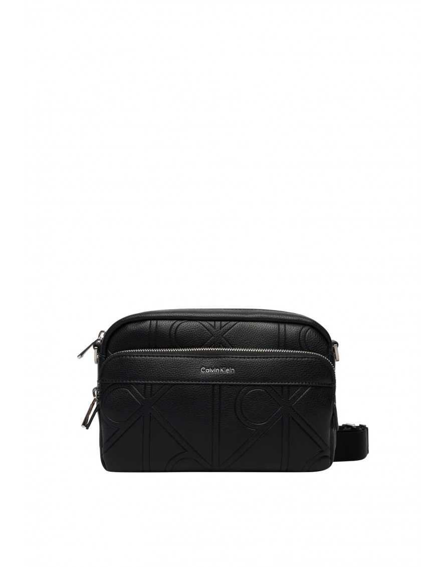 Calvin Klein Bolso XL Emblem AOP Emboss Camera Bag